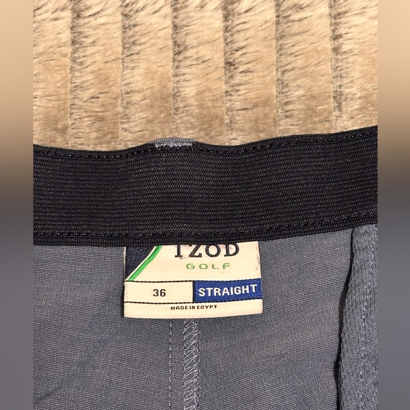 IZOD Golf Men’s Shorts 
Size 36 - Picture 4 of 8